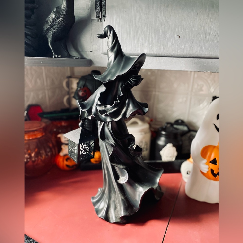 Witch With LED Lantern Cracker Barrel Halloween Decor Ghost Spooky Ghoul